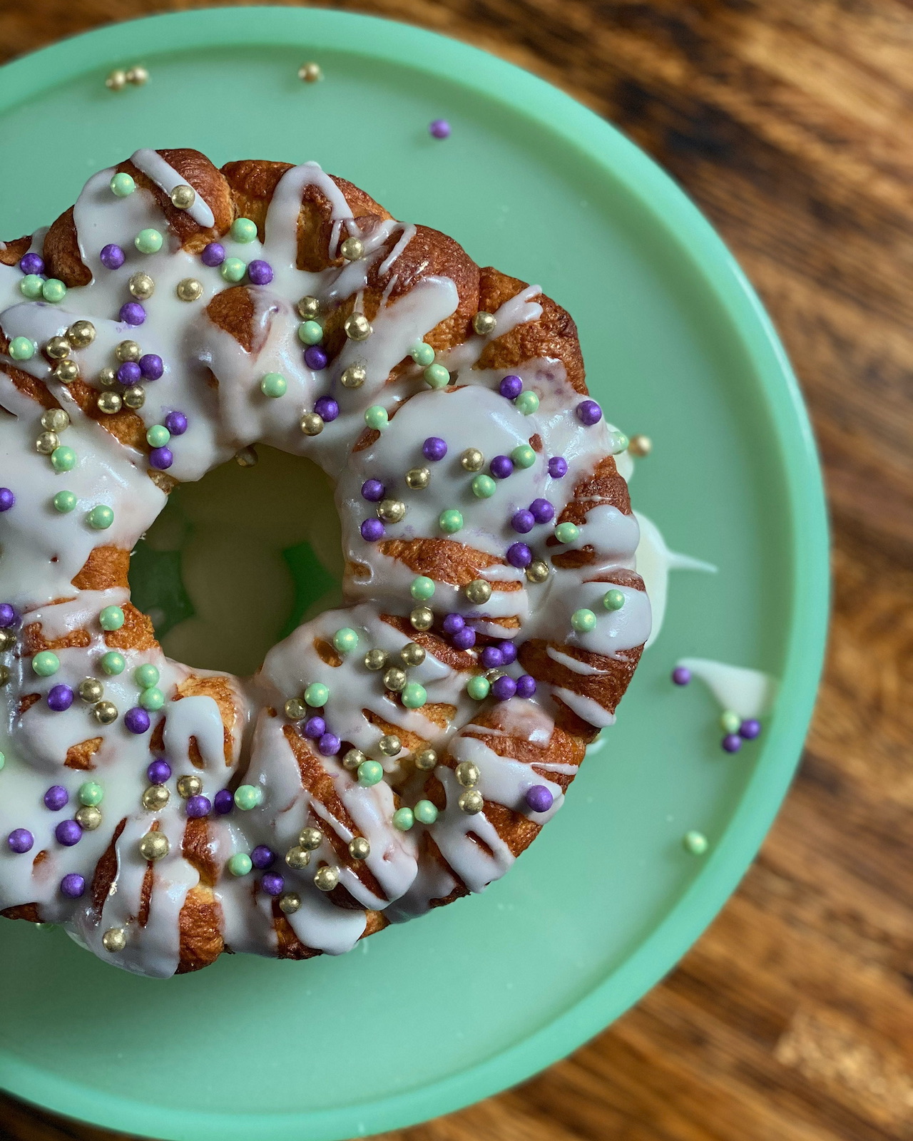 Mae's Bakeshop King Cake Monkey Bread Now Available for Pre-Order - Vimarsana News