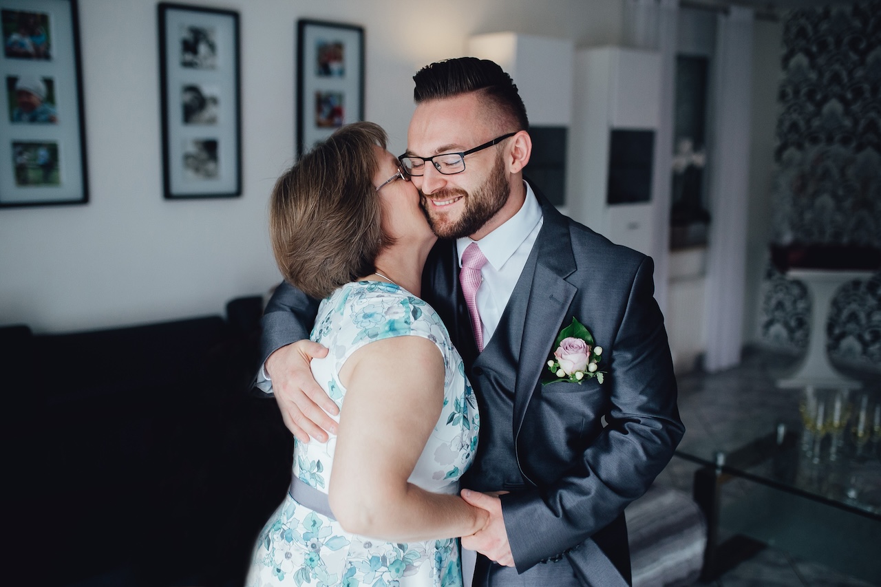Wediquette Wednesday: Is it the bride's role to approve the mother of the groom's dress? - Vimarsana News