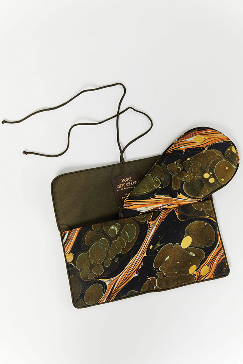 Best Clothes and Accessories for Travel