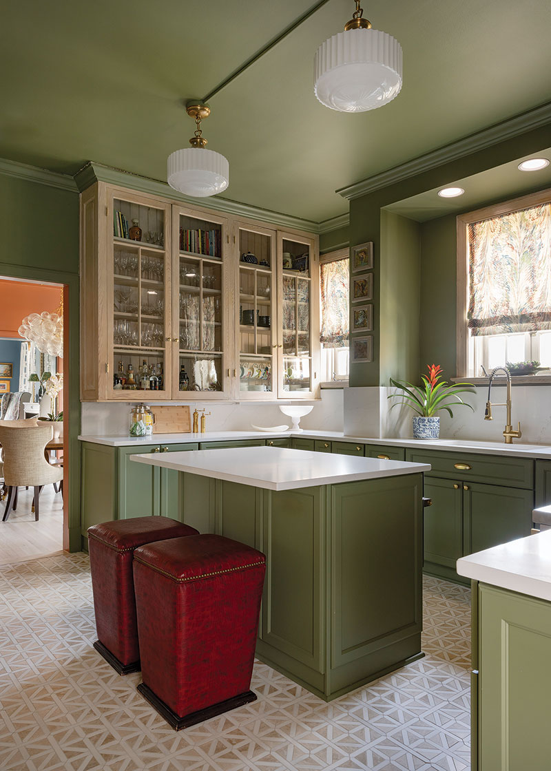 Historic Uptown Condominium's Colorful Upgrade Brings Joie de Vivre