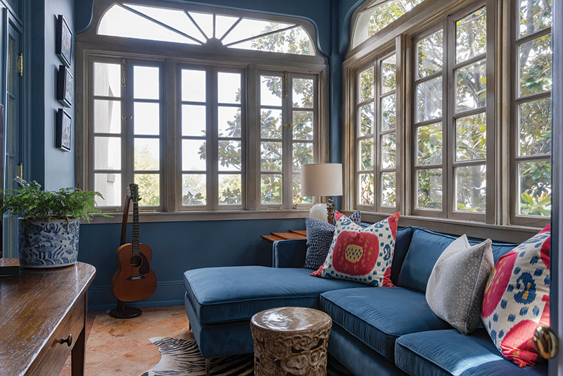 Historic Uptown Condominium's Colorful Upgrade Brings Joie de Vivre