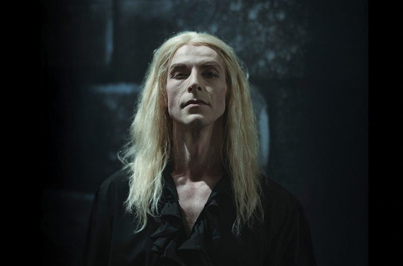 Dracula (older man in a platinum blonde wig).