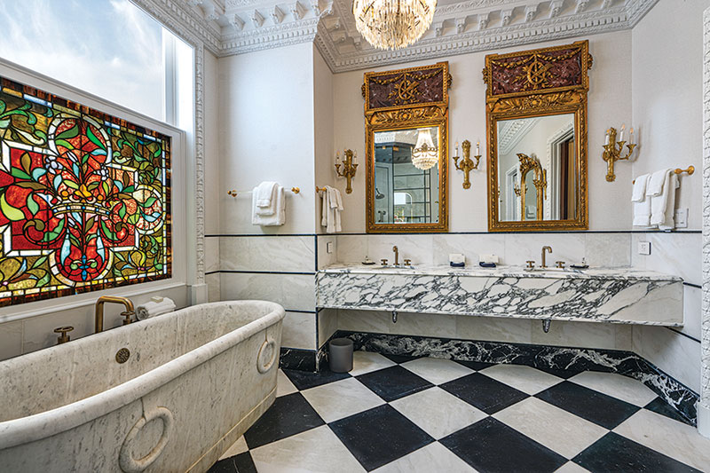 Carrara marble bathtub