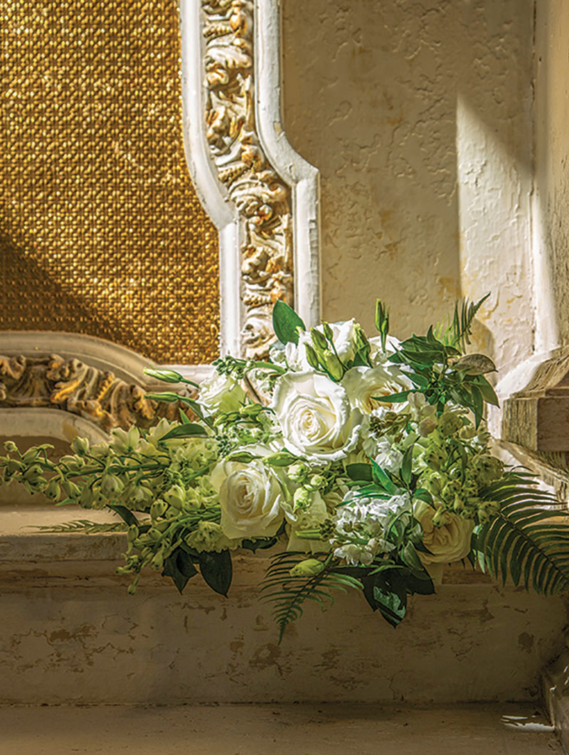 A Classic Bouquet is the Reigning Bridal Accessory