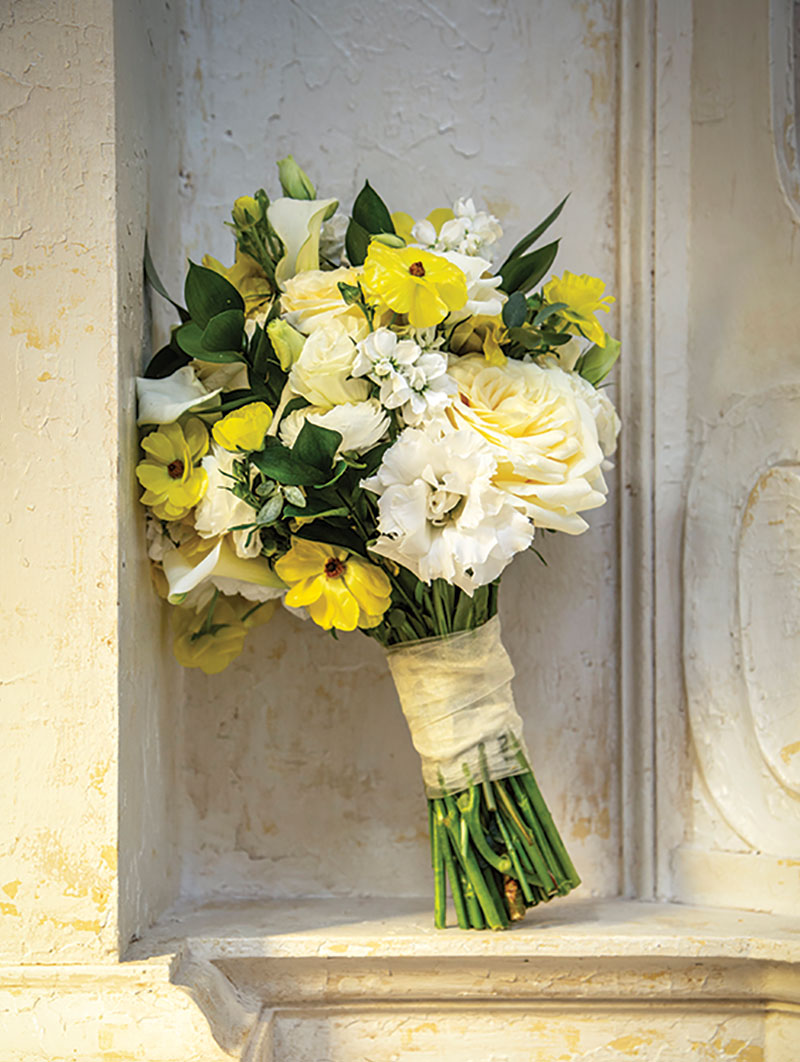 A Classic Bouquet is the Reigning Bridal Accessory