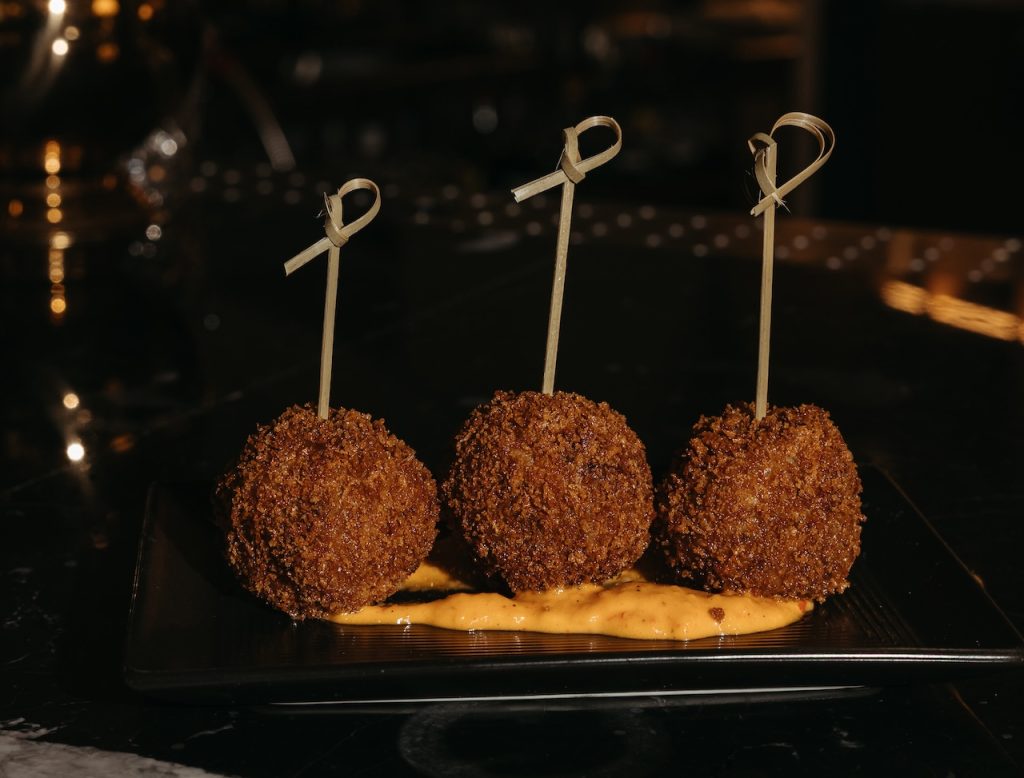 The Royal Bar Announces New Happy Hour in the French Quarter